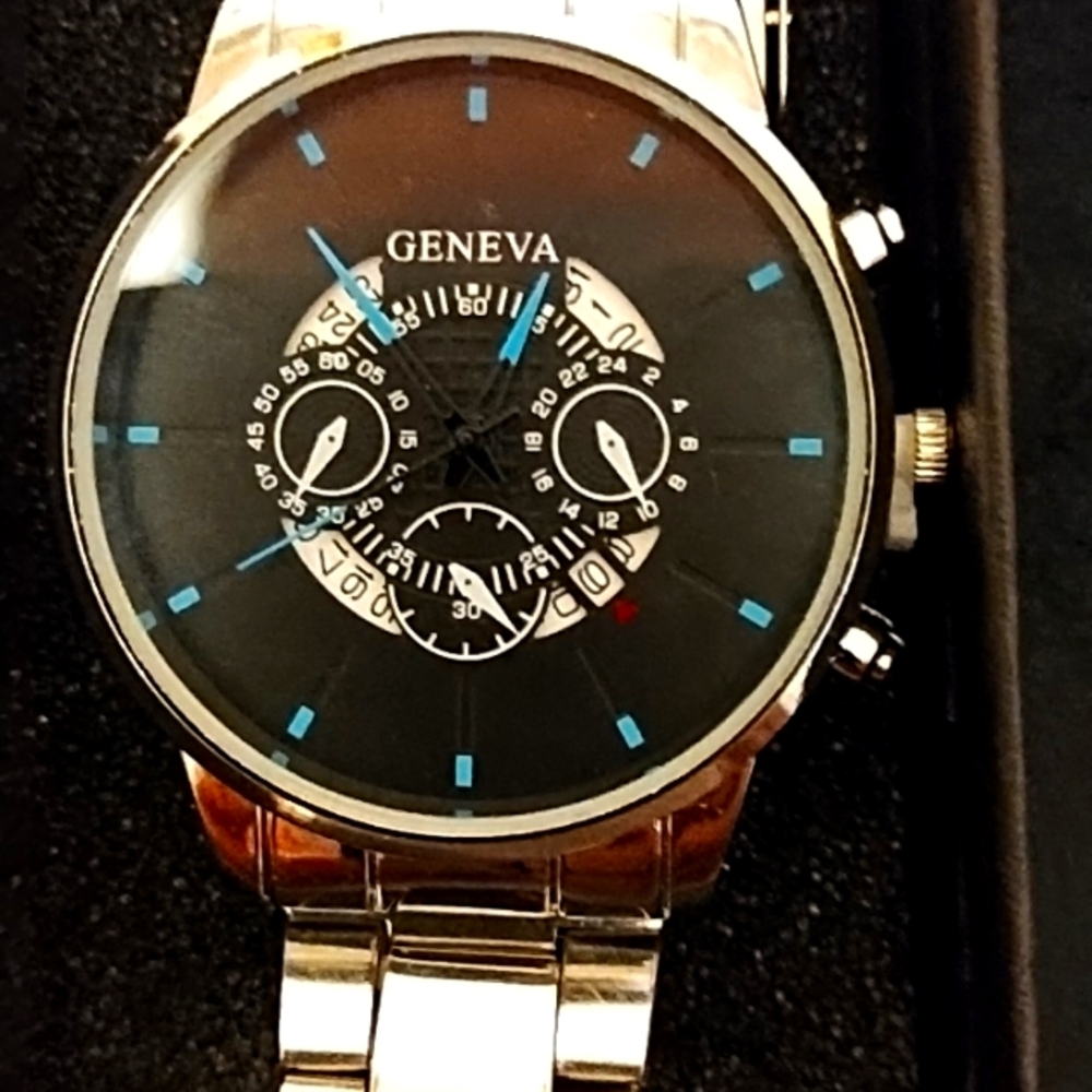 Men's(unisex) calendar Watch.Holiday Special !!